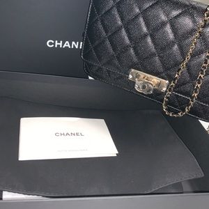 SOLD OUT Chanel wallet/clutch on chain